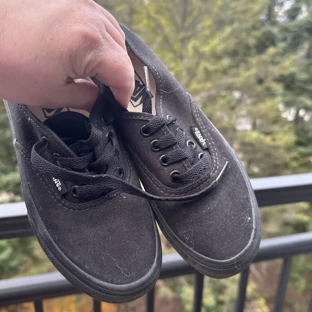 VANS Sneakers Youth Black Lace-Up Shoe Size 1.5 US Kids UK 1.0 Boys Girls Skids